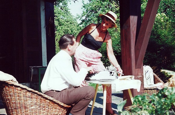 Artur und Lale. Zuhause im Garten in Zollikon (1959)